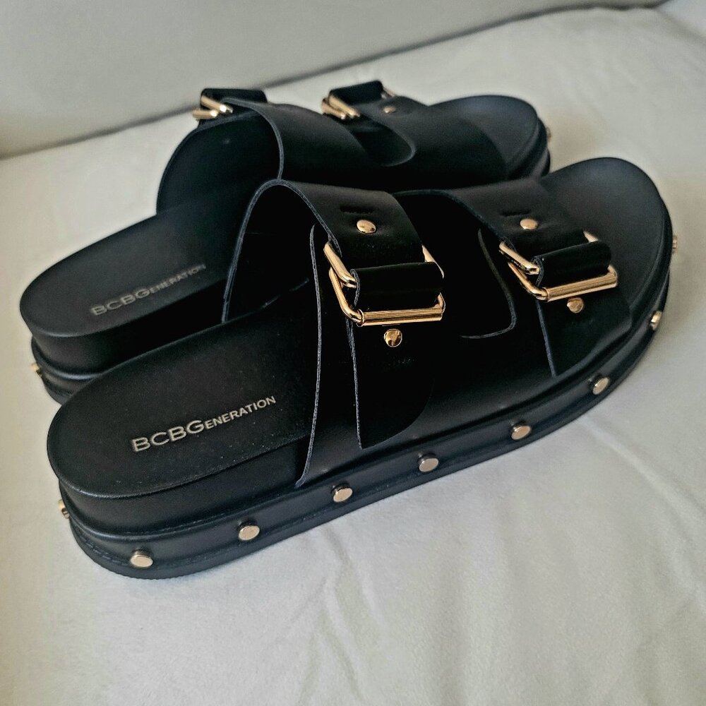 BCBG BAMBA SANDAL!! Size 9 Practically NEW!